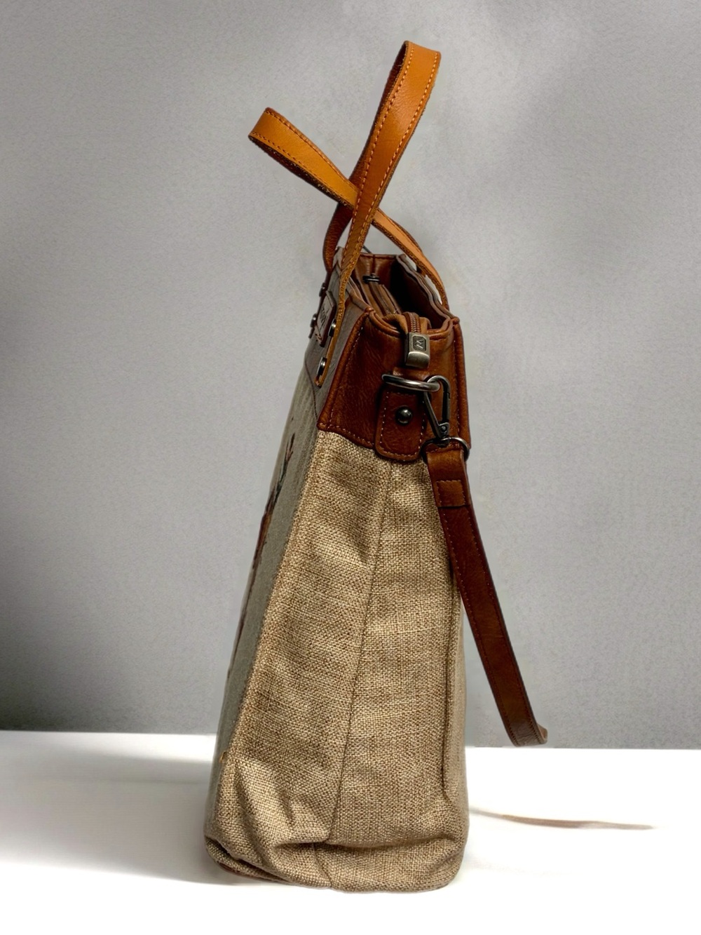Wrangler Canvas Bucking Bronc Tote, PV Trim,leather handles, Xbody strap, unworn - Picture 5 of 14